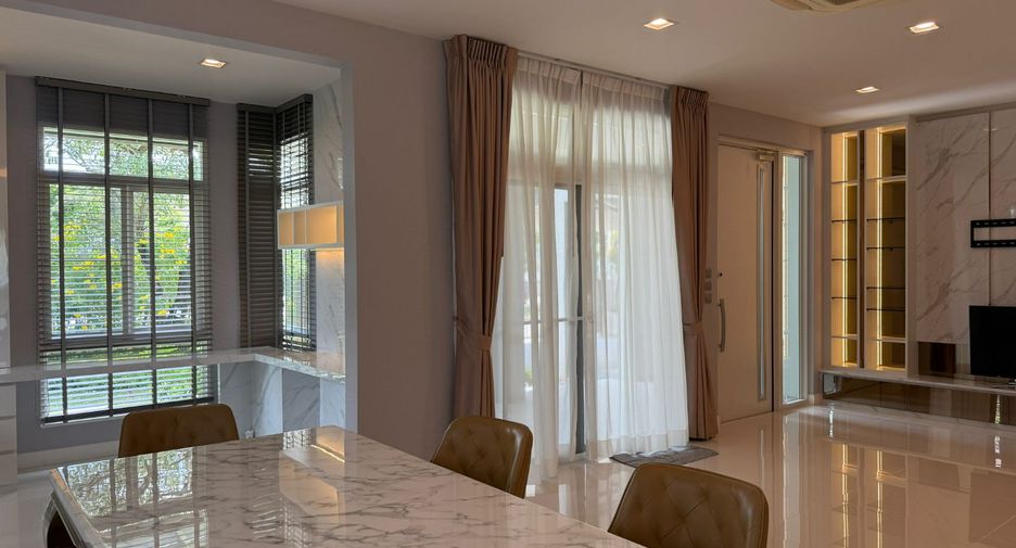 For sale 4 bedrooms house in Lat Krabang, Bangkok