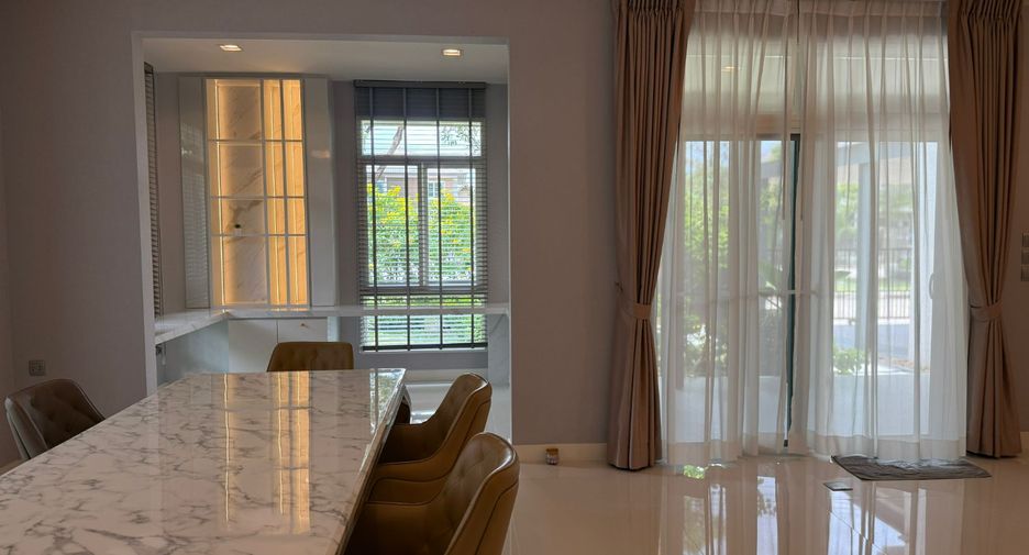 For sale 4 bedrooms house in Lat Krabang, Bangkok