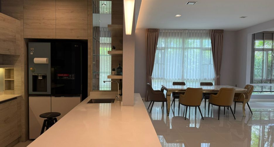 For sale 4 bedrooms house in Lat Krabang, Bangkok
