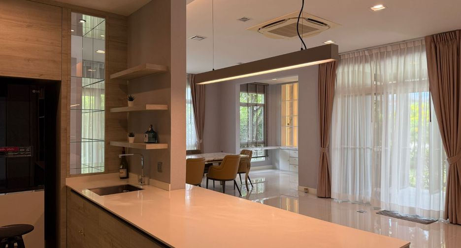 For sale 4 bedrooms house in Lat Krabang, Bangkok