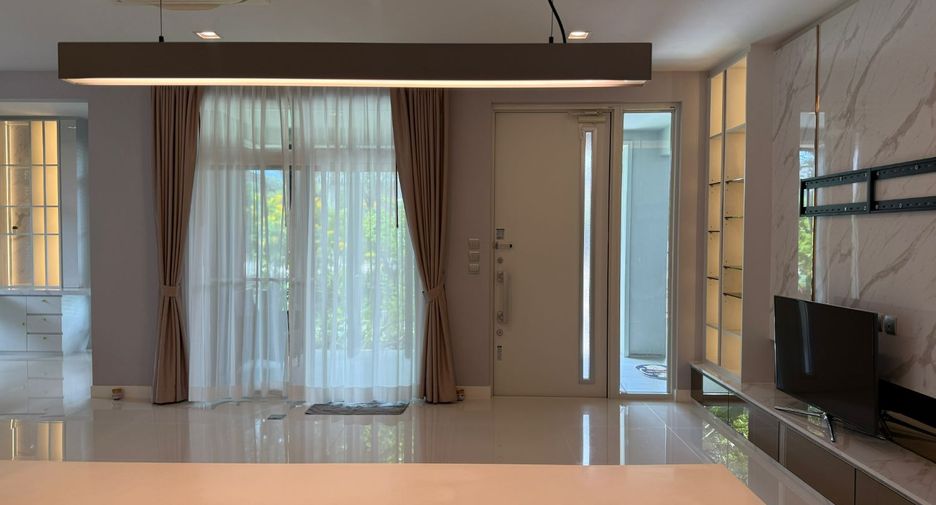 For sale 4 bedrooms house in Lat Krabang, Bangkok