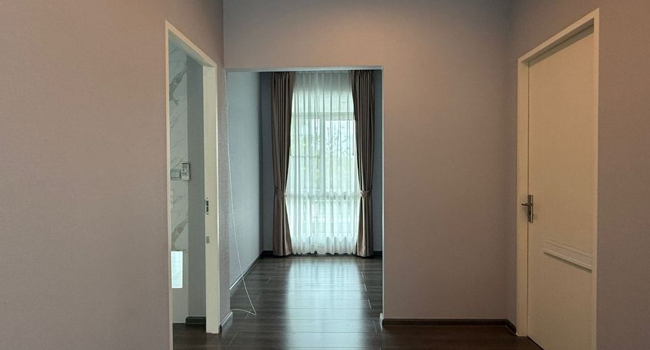 For sale 4 bedrooms house in Lat Krabang, Bangkok