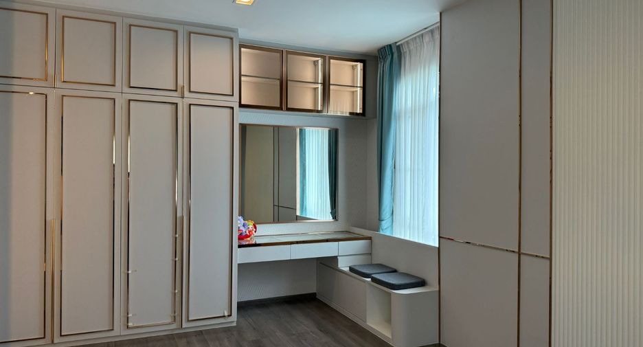 For sale 4 bedrooms house in Lat Krabang, Bangkok
