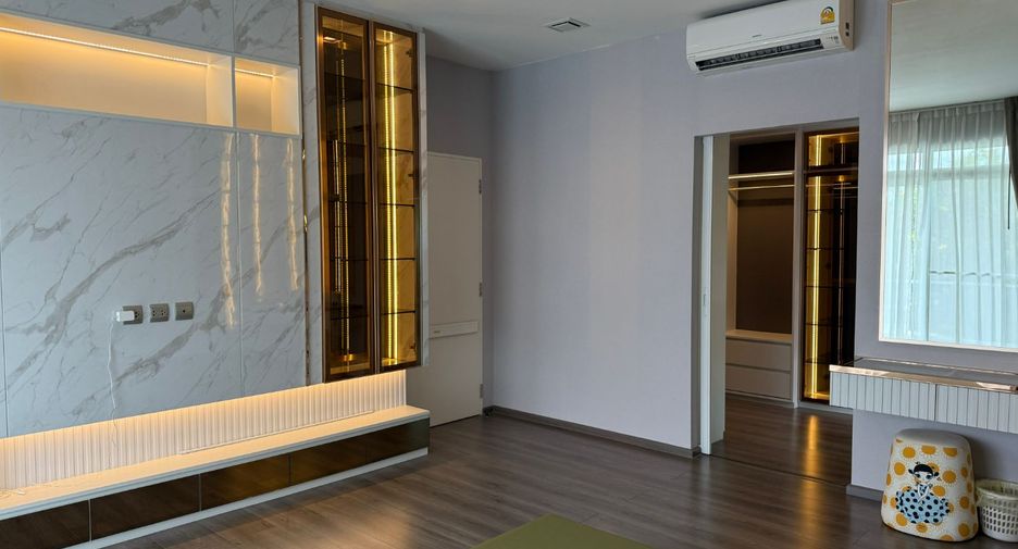 For sale 4 bedrooms house in Lat Krabang, Bangkok