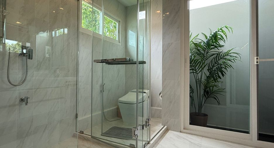 For sale 4 bedrooms house in Lat Krabang, Bangkok