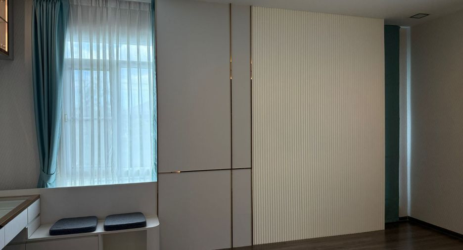 For sale 4 bedrooms house in Lat Krabang, Bangkok