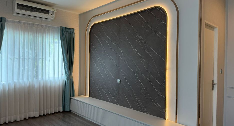 For sale 4 bedrooms house in Lat Krabang, Bangkok