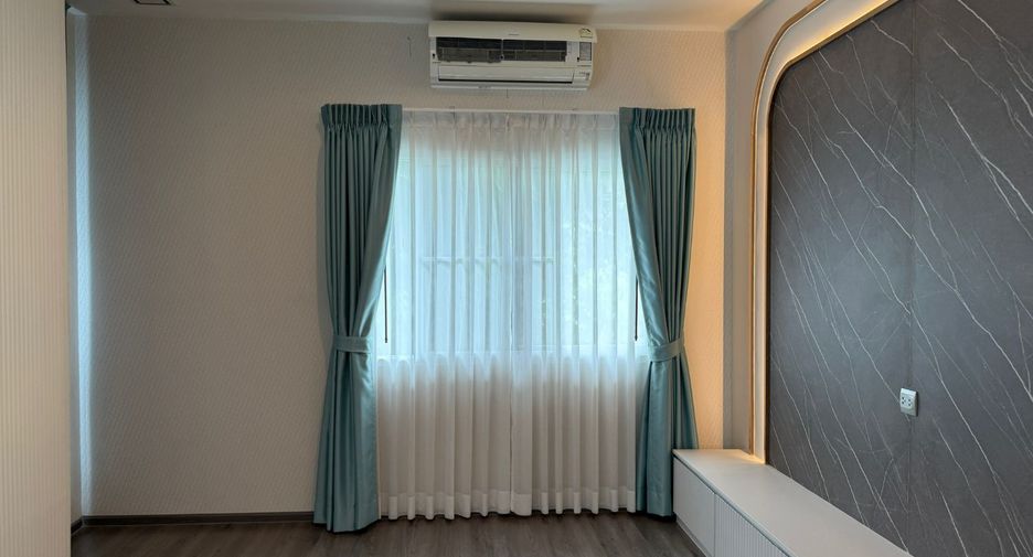 For sale 4 bedrooms house in Lat Krabang, Bangkok