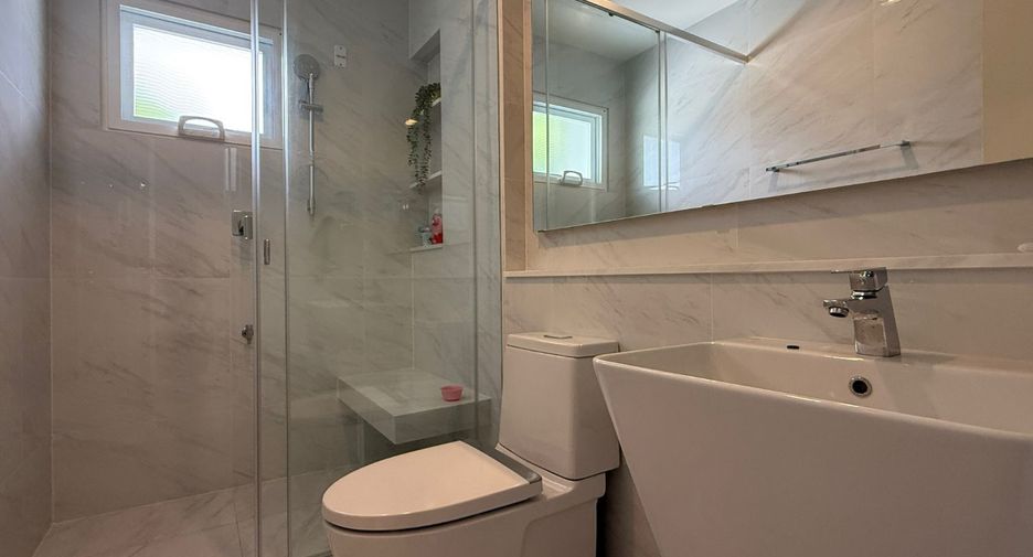 For sale 4 bedrooms house in Lat Krabang, Bangkok