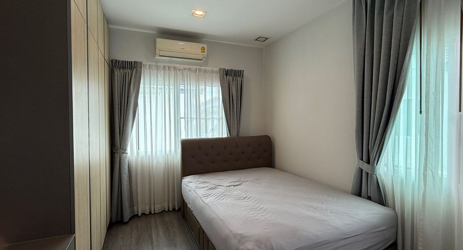 For sale 4 bedrooms house in Lat Krabang, Bangkok