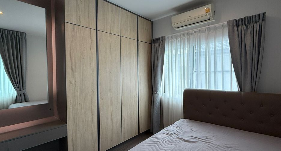 For sale 4 bedrooms house in Lat Krabang, Bangkok