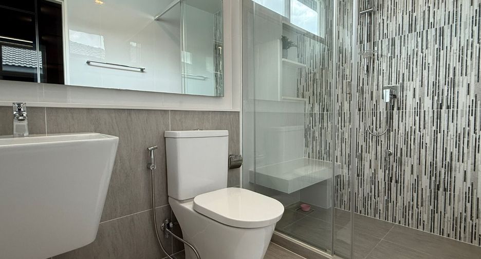 For sale 4 bedrooms house in Lat Krabang, Bangkok