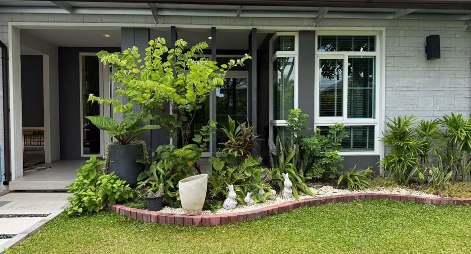 For sale 4 bedrooms house in Lat Krabang, Bangkok