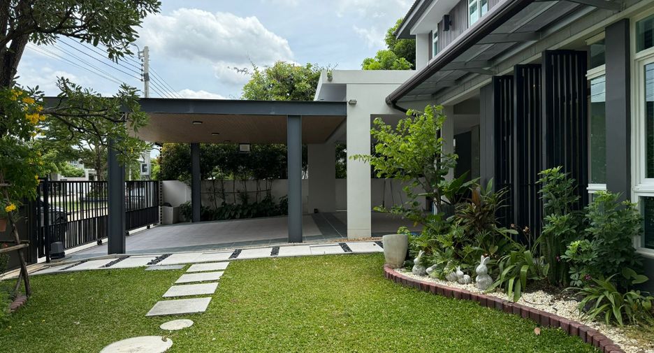 For sale 4 bedrooms house in Lat Krabang, Bangkok