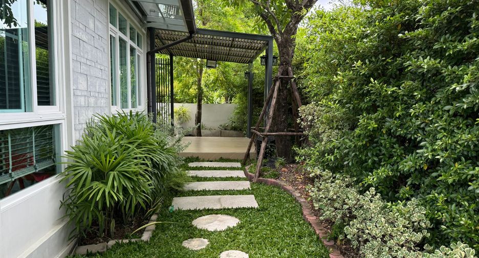 For sale 4 bedrooms house in Lat Krabang, Bangkok