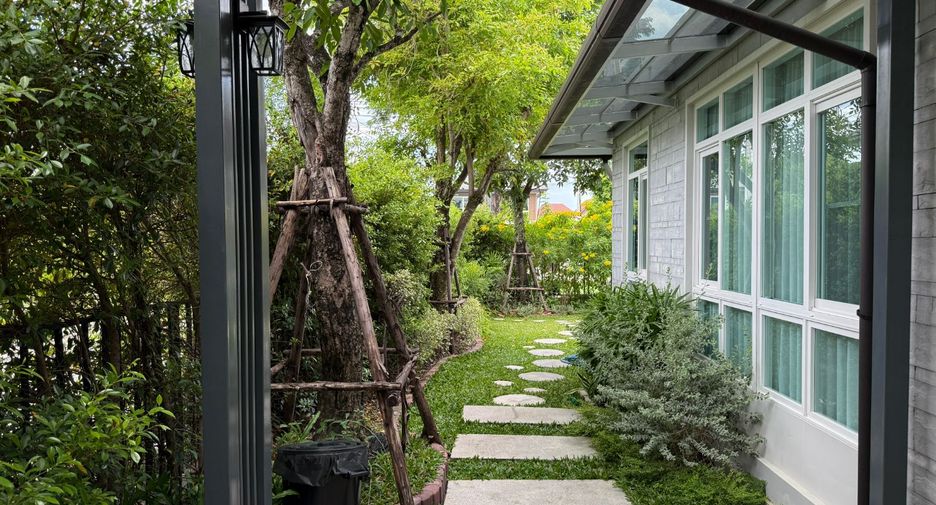 For sale 4 bedrooms house in Lat Krabang, Bangkok