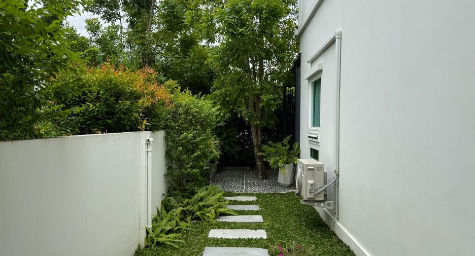 For sale 4 bedrooms house in Lat Krabang, Bangkok