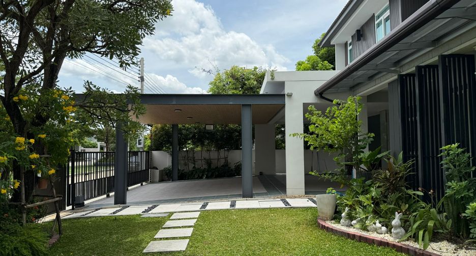 For sale 4 bedrooms house in Lat Krabang, Bangkok