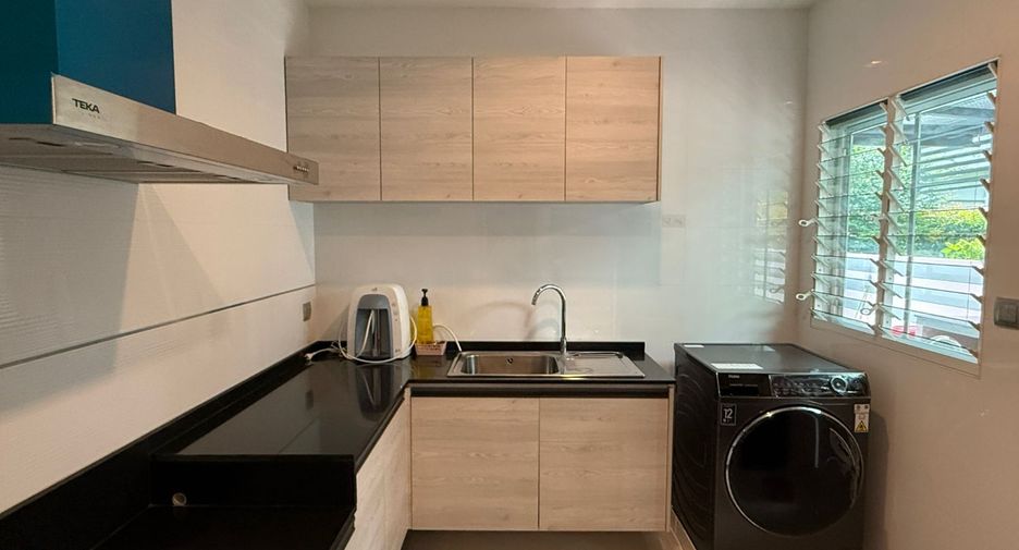 For sale 4 bedrooms house in Lat Krabang, Bangkok