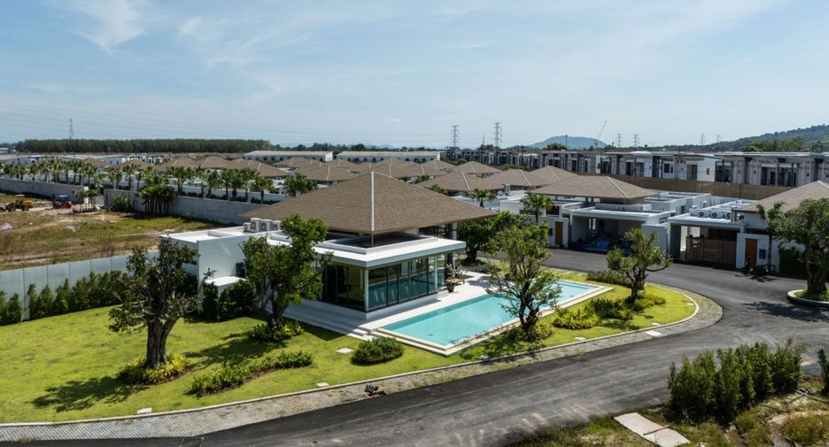 For sale 3 bedrooms villa in Mueang Phuket, Phuket