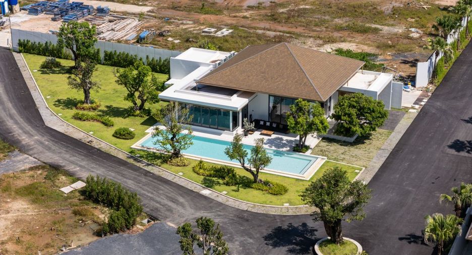 For sale 3 bedrooms villa in Mueang Phuket, Phuket
