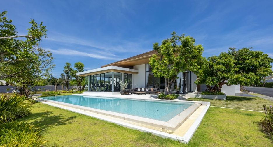 For sale 3 bedrooms villa in Mueang Phuket, Phuket
