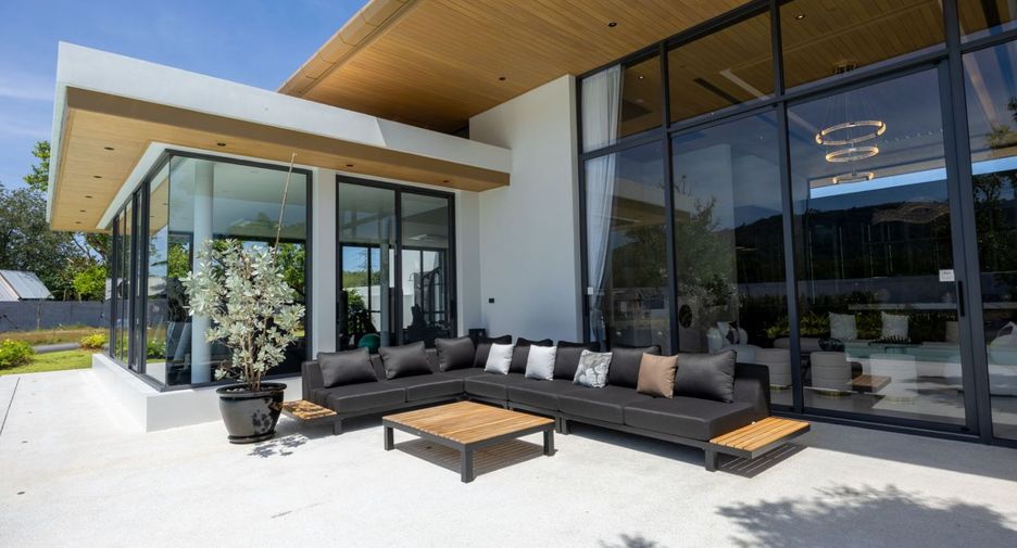For sale 3 bedrooms villa in Mueang Phuket, Phuket