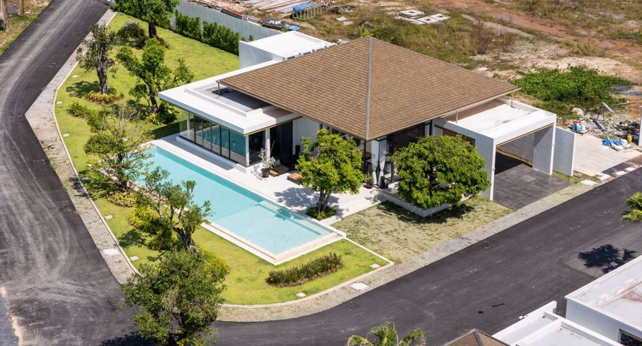 For sale 3 bedrooms villa in Mueang Phuket, Phuket