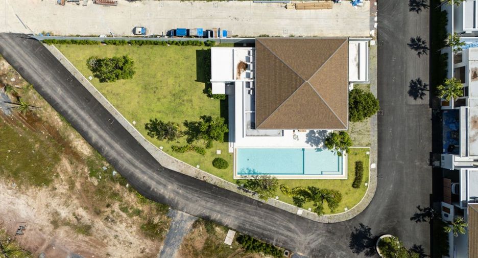 For sale 3 bedrooms villa in Mueang Phuket, Phuket