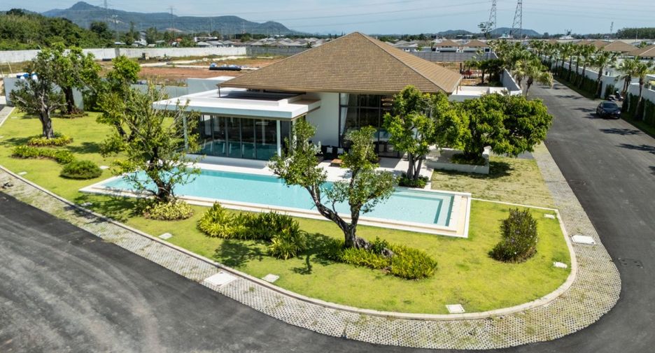 For sale 3 bedrooms villa in Mueang Phuket, Phuket