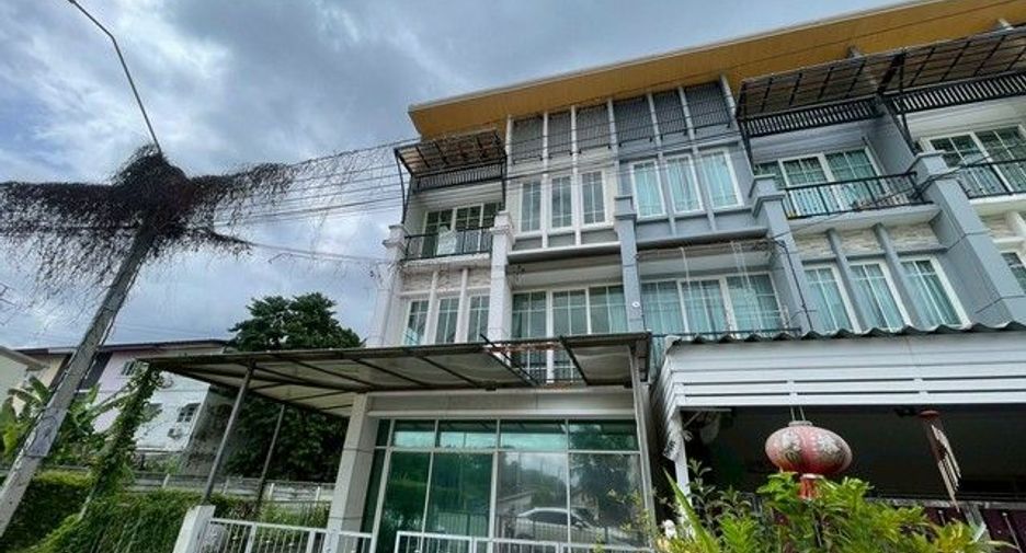 For sale 5 ベッドルーム townhouse in Bang Bua Thong, Nonthaburi