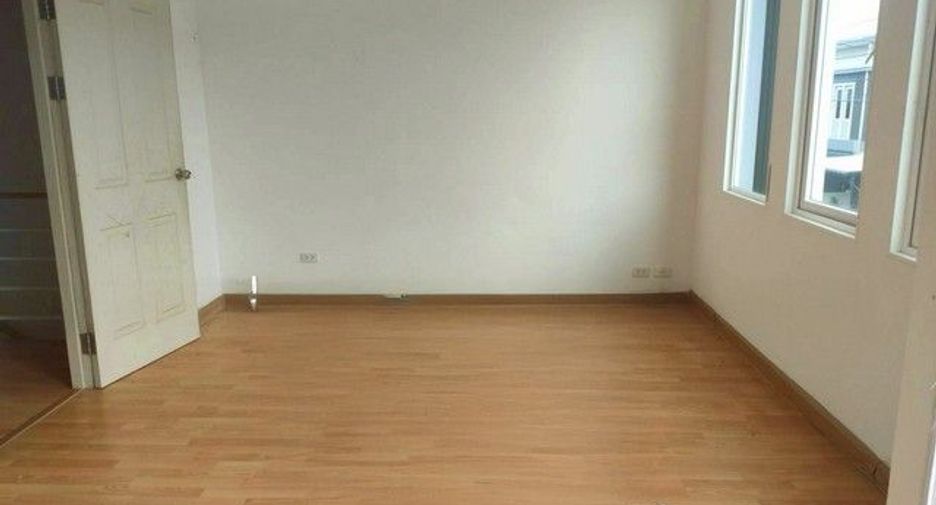 Продажа 3 спальни таунхаус в Bang Yai, Нонтабури