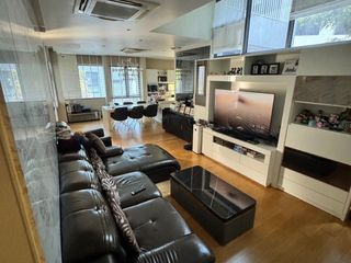 For sale 4 bedrooms house in Huai Khwang, Bangkok