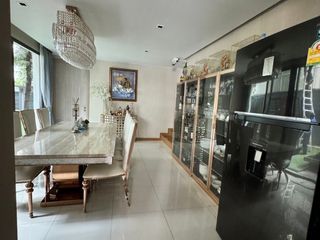 For sale 4 bedrooms house in Huai Khwang, Bangkok