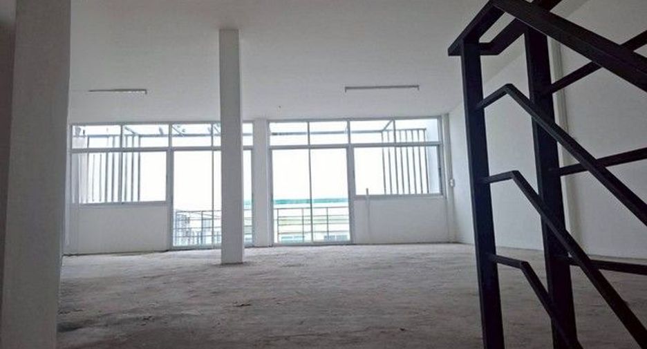 Gewerbefläche zum Kauf mit 4 Zimmer in Bang Bua Thong, Nonthaburi