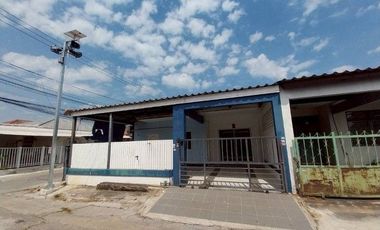For sale 2 bedrooms townhouse in Phra Samut Chedi, Samut Prakan