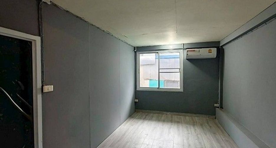 For rent 5 bedrooms retail Space in Bang Rak, Bangkok
