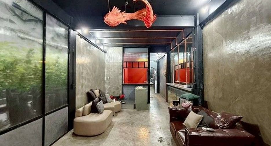 For rent 5 bedrooms retail Space in Bang Rak, Bangkok