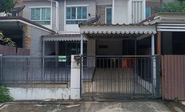 Casa adosada en venta de 3 habitaciones en Bang Sao Thong, Samut Prakan