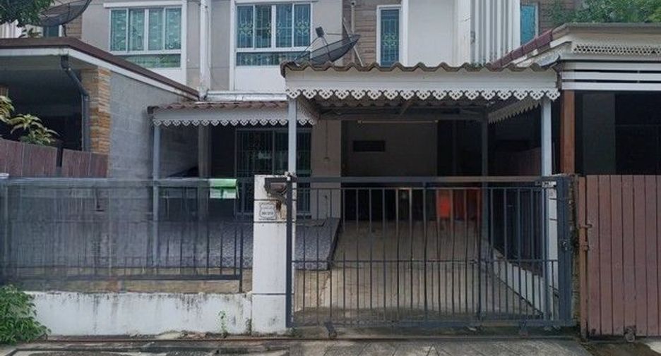 Casa adosada en venta de 3 habitaciones en Bang Sao Thong, Samut Prakan
