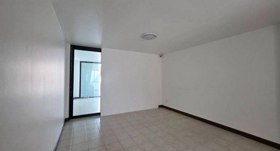 For rent 2 bedrooms retail Space in Khlong Sam Wa, Bangkok