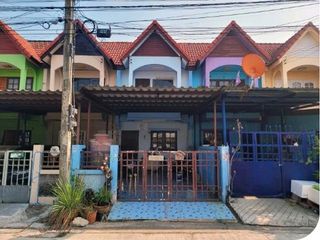 Reihenhaus zum Kauf mit 1 Zimmer in Bang Phli, Samut Prakan
