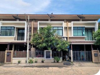 À vendre 1 chambre maison de ville à Bang Phli, Samut Prakan