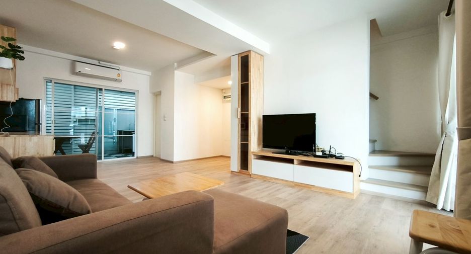 For rent 2 bedrooms townhouse in Prawet, Bangkok