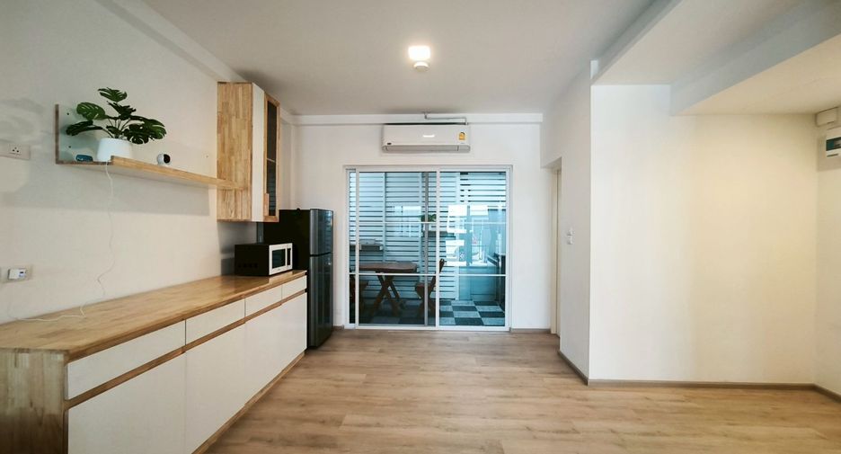For rent 2 bedrooms townhouse in Prawet, Bangkok