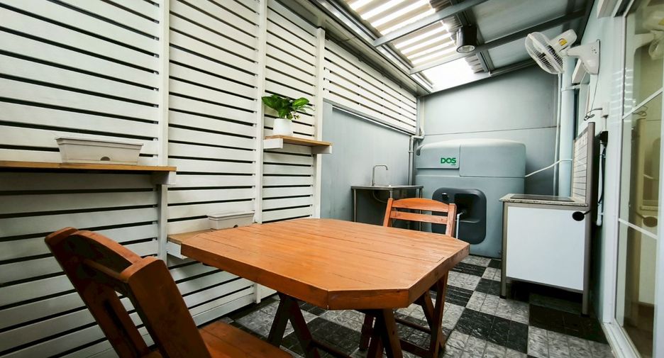 For rent 2 bedrooms townhouse in Prawet, Bangkok
