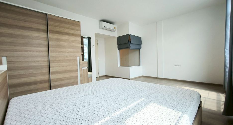 For rent 2 bedrooms townhouse in Prawet, Bangkok