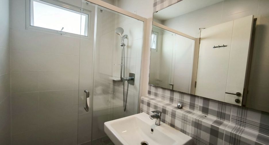 For rent 2 bedrooms townhouse in Prawet, Bangkok