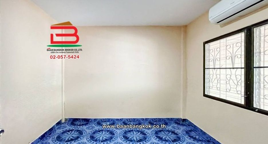 For sale 2 bedrooms townhouse in Thanyaburi, Pathum Thani