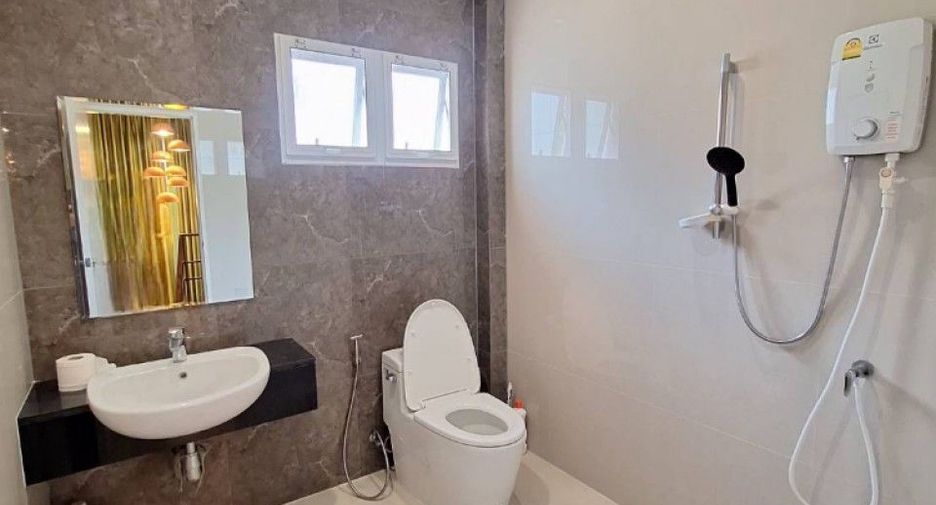 For sale 3 bedrooms house in Khlong Sam Wa, Bangkok